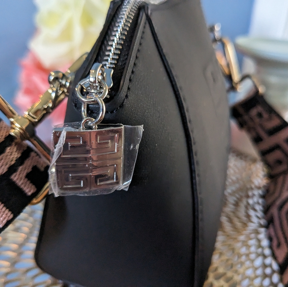 Givenchy - Picture 11 of 12
